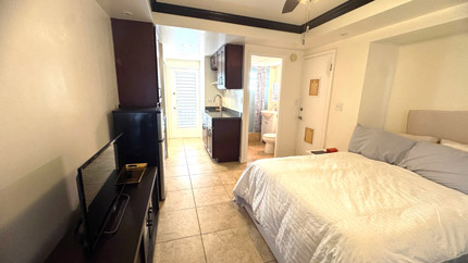 studio full kitchen separate entrance